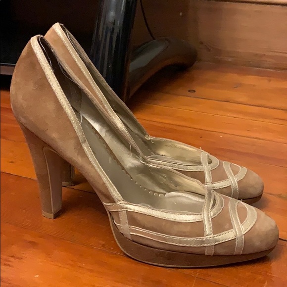 Jessica Simpson gold trimmed suede pumps - Picture 3 of 6